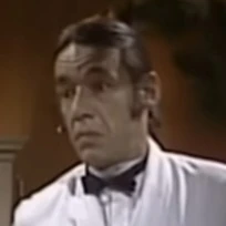 Arquivo:Garçom (Mr. Bean).jpg