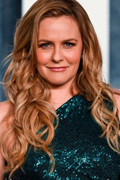 Arquivo:Portrait Alicia Silverstone.png