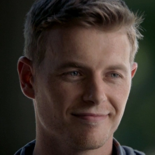 Arquivo:Wes Maxfield.png