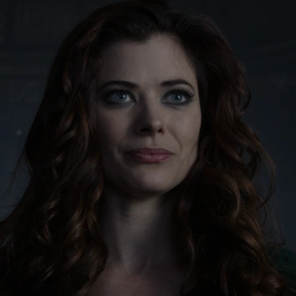 Arquivo:Ivy (Gotham-3).png