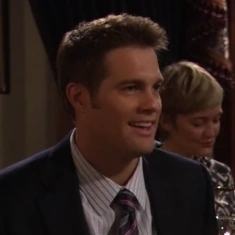 Arquivo:Max - HIMYM.png