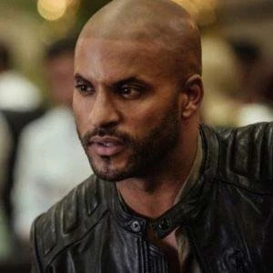 Arquivo:Shadow-Moon.American-Gods.jpg