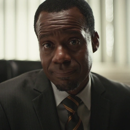 Arquivo:Director Hayes - Euforia.png