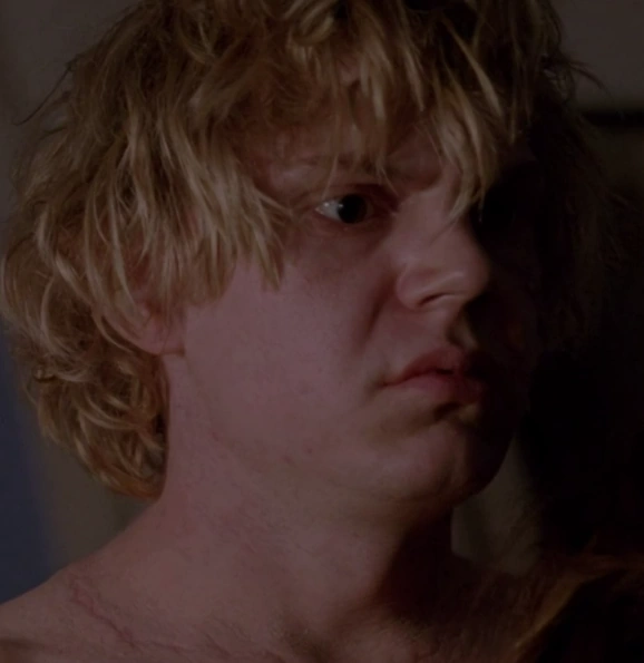 Arquivo:Kyle (revivido) - AHS 3.png