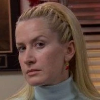 Arquivo:Angela Martin.jpg