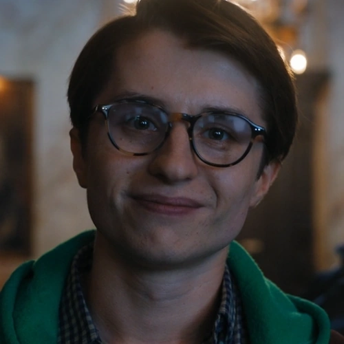 Arquivo:Rowan (Wandinha 2022).png