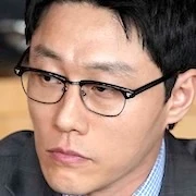 Arquivo:Lee Shin-Ki - Sr Kim.jpg