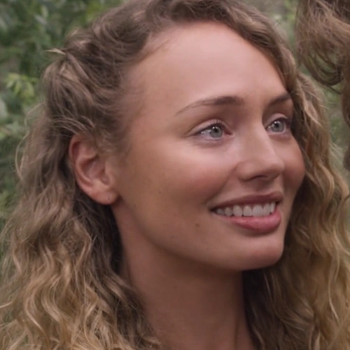 Arquivo:MeredithQuill-Gvol.2.png