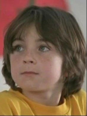 Arquivo:Malcolm 6 años.jpg