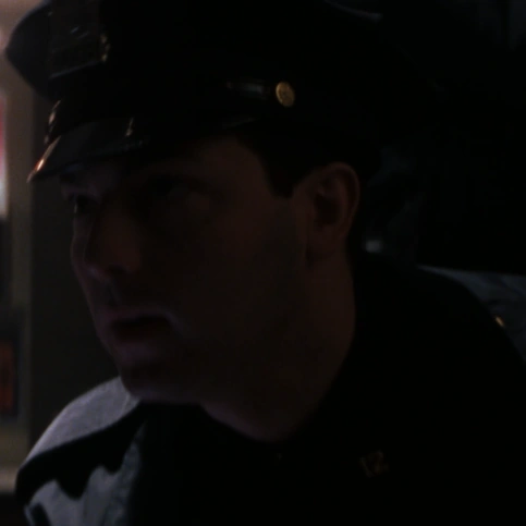Arquivo:X-M1PoliciaMuseo.png