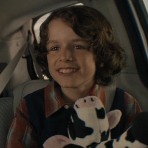 Arquivo:Ethan uma familia perfeita.png