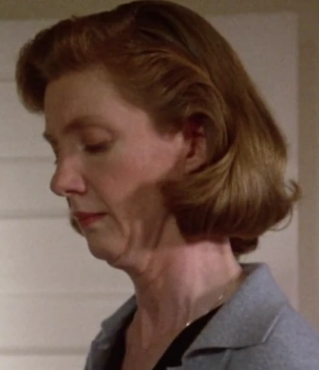 Arquivo:Sra. Denbourgh.png