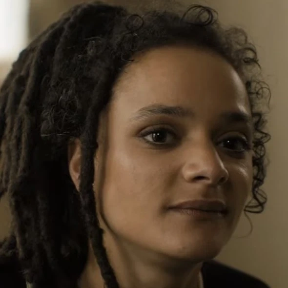 Arquivo:Ariana Atkinson (EE).png