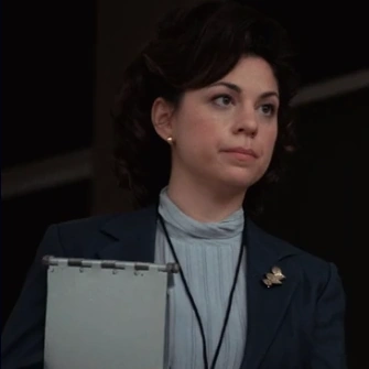 Arquivo:Assistente do Dr. Owens - Stranger Things.png