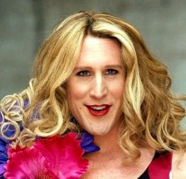 Arquivo:Carrie Bradshaw (SH-ALDI).webp