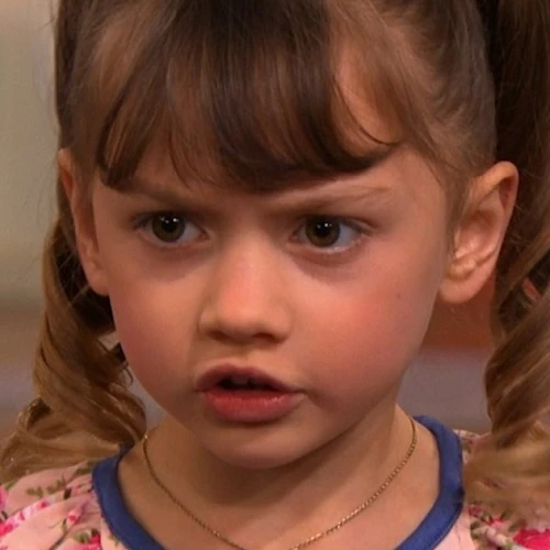 Arquivo:Chloe (Thundermans).jpg