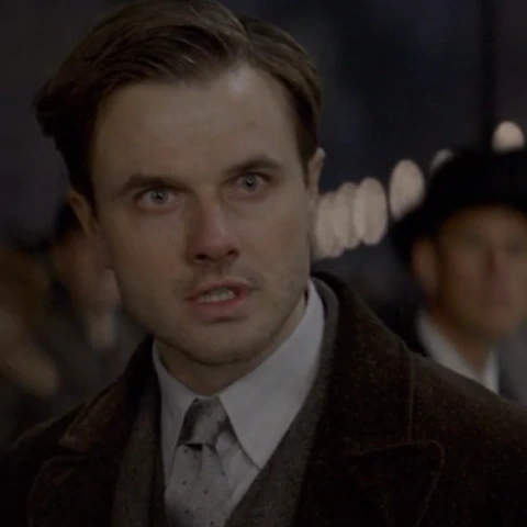 Arquivo:FBWTFTLangdon Shaw.png