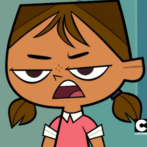 Arquivo:Courtney Dramarama Especial.webp