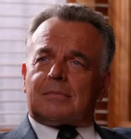 Arquivo:Ed Baxter.png