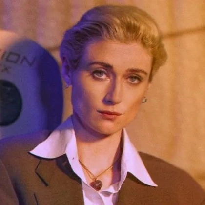 Arquivo:Elizabeth Bender (M).png
