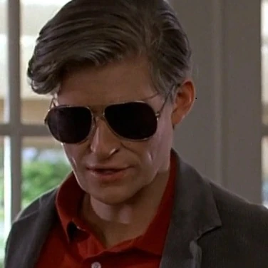 Arquivo:George McFly 1985 Alterado De Volta para o Futuro.jpg