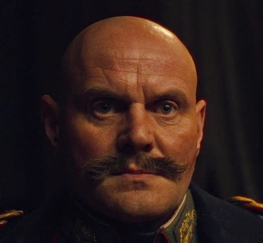 Arquivo:ImWestenNichtsNeues2022GeneralFriedrichs.png