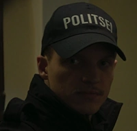 Arquivo:Oficial de Policia (DdC 2024).png