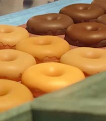 Arquivo:Atendente de loja de rosquinhas (Flummels - Extintos!).jpg