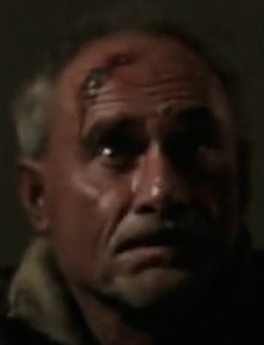 Arquivo:Prisioneiro Idoso (FTWD).png