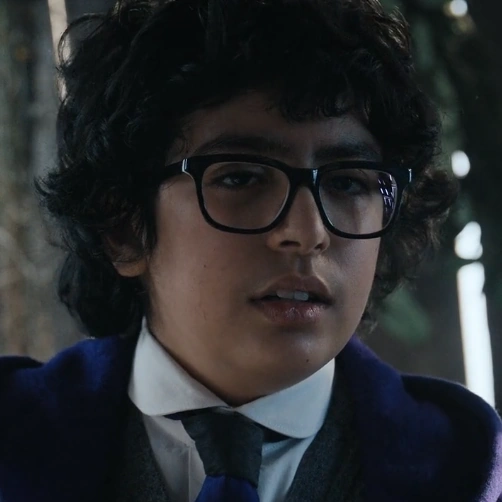 Arquivo:Eugene Otinger (Wandinha 2022).png