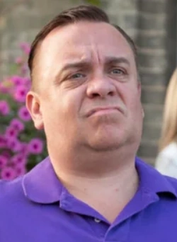 Arquivo:Arron Banks.png