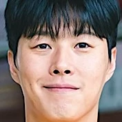 Arquivo:Love Next Door-Lee Si-Hyung.jpg