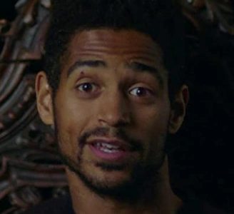 Arquivo:Alfred Enoch (HP20).png