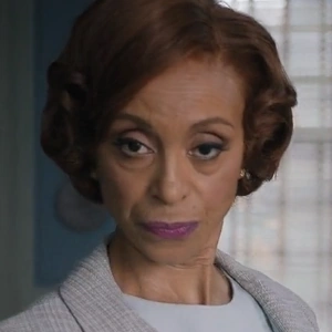 Arquivo:Agnes (Wandinha 2022).png