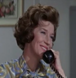 Arquivo:Moneypenny-1965-1a1.jpg