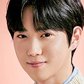 Arquivo:Kim Seon-Woo BEHIND YOUR TOUCH.png