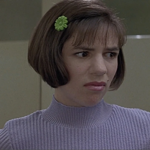 Arquivo:Menina no Banheiro.webp