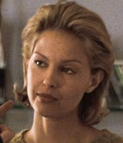 Arquivo:Ashley Judd (Heat).png