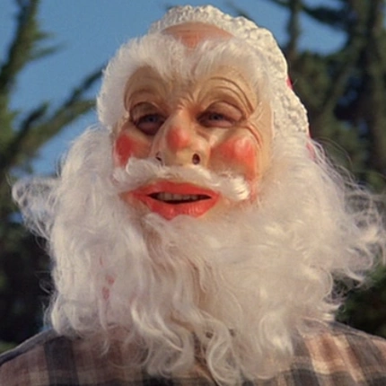 Arquivo:A Fortaleza 85 - Homem com máscara de Papai Noel.png
