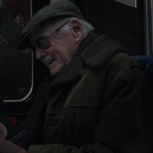 Arquivo:Stan Lee (DE).png