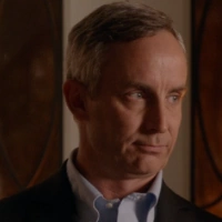 Arquivo:Senhor Putney Scream Queens.png
