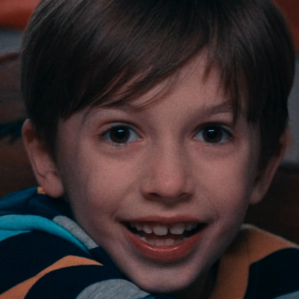 Arquivo:Garoto na TV (Terrifier 2).png