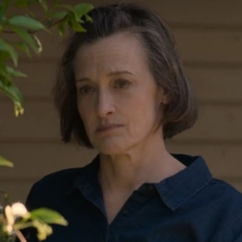 Arquivo:Sra. Howard - De Repente uma Família.png