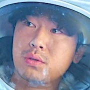 Arquivo:Hotel Del Luna-Lee Si Un.jpg