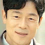 Arquivo:Padre De Hae-Young (EQNGNA).webp