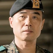 Arquivo:Descendentes do Sol Tenente-general Yoon.jpg