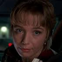 Arquivo:Sarah Crighton (daylight).png
