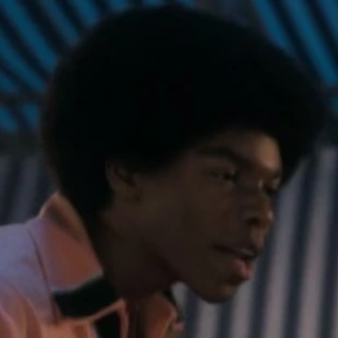 Arquivo:Tito Jackson (jovem) (Michael 2026).png