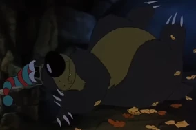 Arquivo:Urso (A Polegarzinha).webp