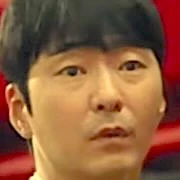 Arquivo:Park Jung-Pyo - Uma Família Inusitada.jpg
